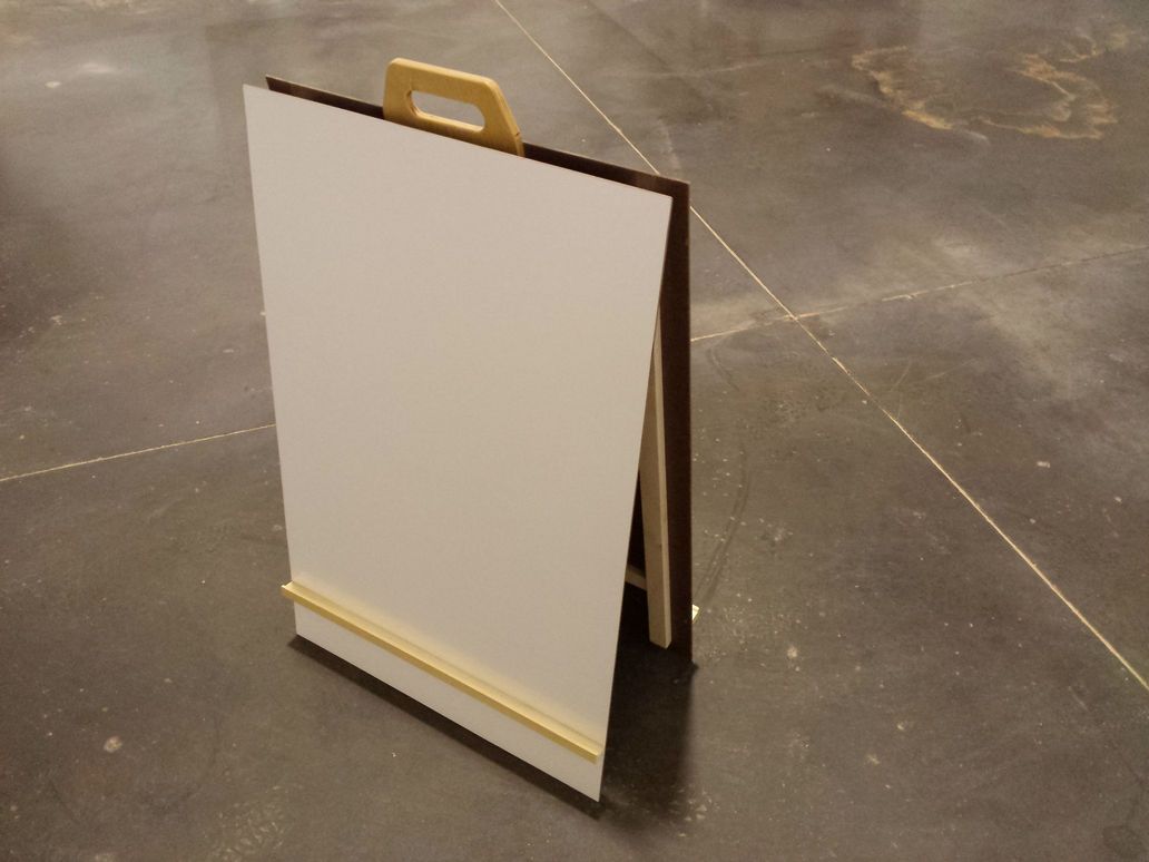 Collapsible easel for teaching.